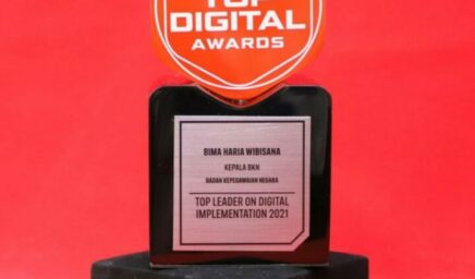 Kepala BKN Bima Haria Wibisana Raih Top Leader On Digital Implementation 2021