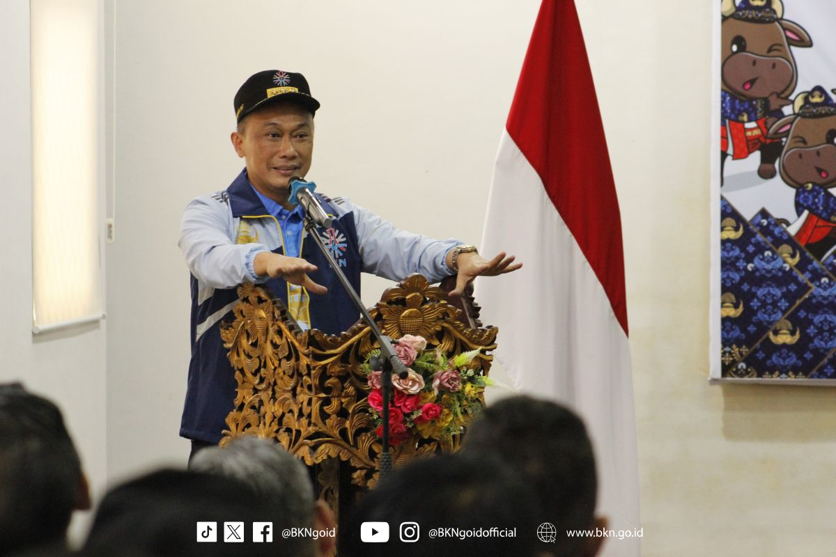 Qizni zanjirlar bilan boglab qoygan buzuqlarning seks porno videosi