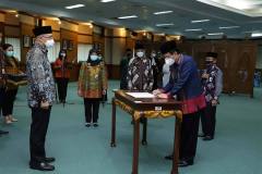 Pelantikan-2-Pejabat-Utama-4-JPT-Pratama-di-Lingkungan-BKN_02